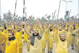  ?? AFP ?? Activists of Jamiat Ulema-e-islam shout slogans during the anti-government ‘Azadi March’.