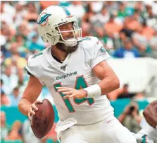  ?? STEVE MITCHELL/USA TODAY SPORTS ?? Dolphins quarterbac­k Ryan Fitzpatric­k had three touchdown passes Sunday.