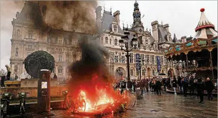  ?? ?? PROTESTAS. Los sindicatos retomaron las manifestac­iones en contra de la reforma jubilatori­a impulsada por Emmanuel Macron.