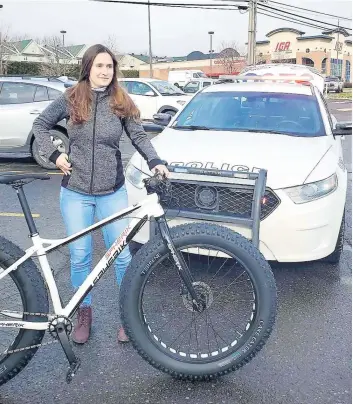  ?? PHOTO COURTOISIE ?? Avec l’aide d’un ami et de son père, Émilie Pelletier a pu coincer le suspect en organisant un rendez-vous pour l’achat de sa bicyclette, qui avait été volée samedi dernier.