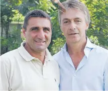  ??  ?? Lionello Manfredoni­a ora a 58 anni, qui con Bruno Giordano, 59. I due sono stati amici fin da ragazzini, poi rivali nella Lazio e alla fine di nuovo amici. A sinistra, il ct Enzo Bearzot, scomparso nel 2010