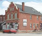  ?? DORAL CHENOWETH/COLUMBUS DISPATCH ?? A long-time Merion Village landmark, Geordie’s Restaurant, pictured here at its 1586 S. High St. location, closed its doors this past spring.