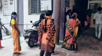  ?? ?? PREGNANT WOMEN outside the Old Government General Hospital, in Vijayawada in Andhra Pradesh on April 20, 2020.