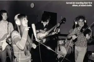  ??  ?? CURVED AIR RECORDING THEIR FIRST ALBUM, AT ISLAND STUDIO.