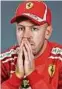  ??  ?? Noch hält sich Vettel mit Kritik zurück