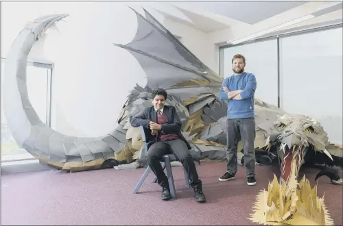  ?? PICTURES: DEAN ATKINS. ?? PAPER POWER:
Dragon art by paper artist Andy Singleton unveiled at Astrea Academy in Sheffield with competitio­n winner Saif Abdullah.