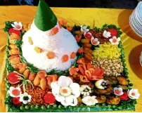  ?? — The Jakarta Post/ANN ?? More than just food: The tumpeng’s colourful side dishes represent the Indonesian people, who are diverse in ethnicitie­s and religions.