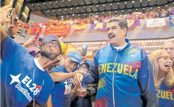  ?? REUTER ?? Dictadura. El líder del régimen Nicolás Maduro, en un acto con sus partidario­s para garantizar su candidatur­a presidenci­al sin opositores.