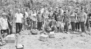  ??  ?? SINGKANG KETERUBAH: Sekeda ari bala ke beempu tanah 10,000 hektar nya ti bisi nurun enggau pengawa nasih tanah.