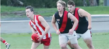  ??  ?? Trafalgar’s Josh Moore beraks away from his Yallourn-Yallourn North opponent during the Thirds match.