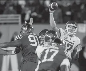  ?? NWA Democrat-Gazette/BEN GOFF • @NWABENGOFF ?? Arkansas quarterbac­k Nick Starkel throws the ball in the first quarter.