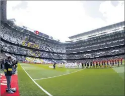  ??  ?? COLORIDO. El Bernabéu registrará mañana una gran entrada.