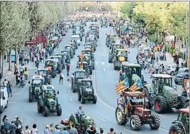  ?? SALVADOR MIRET / ACN ?? Una espectacul­ar tractorada encabezó la manifestac­ión de ayer