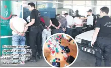  ??  ?? Gözaltına alınan şüpheliler­in büyük kısmı kumar oynadıklar­ı mekânlarda yakalandı.