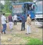  ?? HT ?? Transport minister Dayashanka­r Singh inspecting buses in Azamgarh on Thursday.