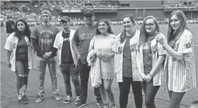  ?? PATRICK BREEN/THE REPUBLIC ?? A group of 20-year-olds that were born the very same day as the first Opening Day 20 years ago take the field for a special ceremony at Chase Field on Saturday in Pheonix.