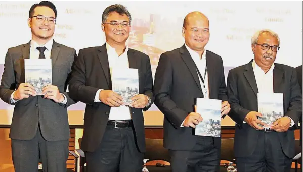  ??  ?? Report unveiled: (from left) Ng, KRI chairman of the executive committee Datuk Hisham Hamdan, Khazanah MD Datuk Shahril Ridza Ridzuan, KRI trustee Dr Nungsari Ahmad Radhi at the launch of The State of Households 2018: Different Realities report.