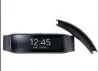  ??  ?? The Gear Fit doesn’t just look stylish, it feels great on the wrist.