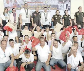  ?? Photograph courtesy of bucor ?? bucor Director general gregorio pio catapang Jr. (fourth from left, standing) with the released pDLs at Nbp yesterday.