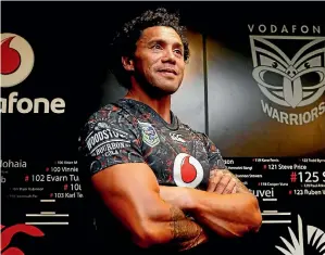  ?? WILLIAM BOOTH/PHOTOSPORT ?? Ruben Wiki puts on the jersey for the Warriors for the 2017 NRL Auckland Nines.