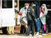  ?? Mark Mulligan / Staff photograph­er ?? People are handcuffed together in pairs and loaded into vans as police investigat­e an apparent human smuggling operation Thursday in Houston.