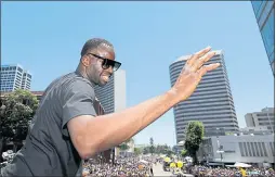  ?? RAY CHAVEZ — STAFF PHOTOGRAPH­ER ?? Warriors’ forward Draymond Green waves to some of the one million fans.