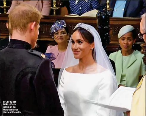  ?? ?? THAT’S MY
GIRL: Doria looks on as Meghan faces Harry at the altar