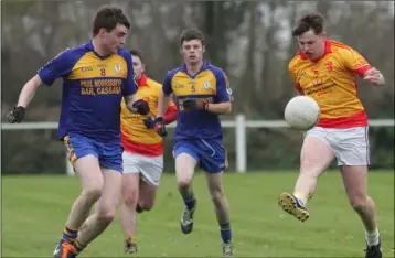  ??  ?? Shane Hall of Sarsfields on the attack as Ciarán Conway (Gusserane) prepares to close him down.