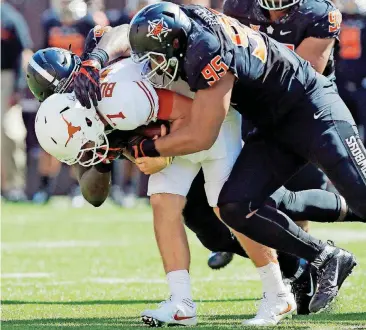  ??  ?? Villi Leveni (95) hauls down Texas quarterbac­k Shane Buechele for a sack in OSU’s 2016 win over the Longhorns.