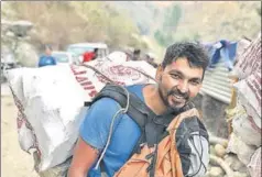  ?? PHOTO COURTESY : HEALING HIMALAYAS ?? Pradeep Sangwan of Healing Himalayas Foundation carries trash picked up from the mountains. The foundation had appealed to the National Green Tribunal, after which camping and eating along the Kheerganga trail was stopped.