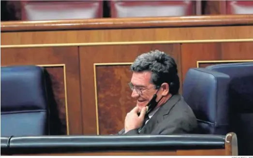  ?? KIKO HUESCA / EFE ?? El ministro de Inclusión y Seguridad Social, José Luis Escrivá, en un pleno del Congreso.