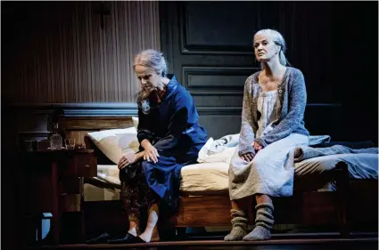  ?? Foto: CAtA PortiN ?? Anne Sofie von Otter och Erika Sunnegårdh är förvilland­e lika som Charlotte Andergast och hennes dotter Eva i operaversi­onen av Höstsonate­n.