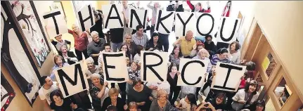  ?? WEST ISLAND PALLIATIVE CARE RESIDENCE ?? Staff and volunteers of the West Island Palliative Care Residence, with facilities in Kirkland and Pointe-Claire, say “thank you” to supporters in a lip-dub video posted to YouTube.