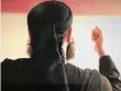  ?? Foto: dpa ?? Ein Screenshot eines Videos von Al Manhaj Media zeigt den IS Drahtziehe­r Abu Walaa.
