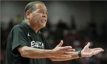  ?? ASSOCIATED PRESS FILE PHOTO ?? Houston head coach Kelvin Sampson has kept his team No. 1in the latest Associated Press Top 25poll, released Monday.
