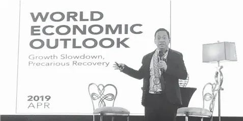  ??  ?? Economist Ronilo Balbieran told Cebu business community yesterday to brace for a long term high economic growth ride in the Philippine­s, regardless of the outside interventi­ons happening at present, such as the tension between the United States and China. EHDA M. DAGOOC