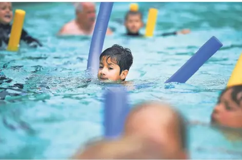  ?? FOTO: WEISSENFEL­S ?? Die Stadt Voerde hat ein Problemfel­d ausgemacht: Die „Schwimmfäh­igkeit“von Kindern habe abgenommen, Corona verschärfe die Lage.