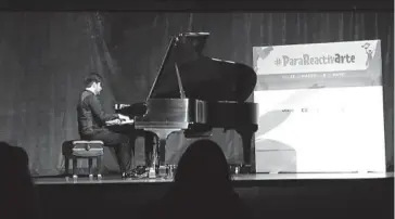  ?? MIRELLA LÓPEZ ?? > El joven pianista mochitense Daniel Flores durante su recital en el CIE.