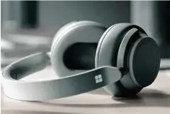  ??  ?? SPESIFIKAS­I
MICROSOFT SURFACE HEADPHONE
HARGA: Anggaran RM1,444
SAMBUNGAN: USB-C PEMBESAR SUARA: 40mm Free Edge
MASA MENGECAS: 2 jam JANGKA HAYAT BATERI: 15 jam