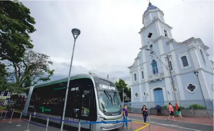  ?? Foto: Divulgação Adenir BRITTO/PMSJC ?? VLP Verde: São José dos Campos (SP) recebe, em outubro, 12 ônibus articulado­s 100% elétricos; modelo ficou em exposição na cidade