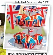  ?? ?? Royal treats: Garden revellers and, above, celebrator­y cakes