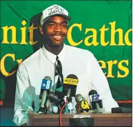  ?? Hearst Connecticu­t Media file photo ?? Rashamel Jones announces he will attend UConn during a press conference in 1994 at Trinity Catholic High School.