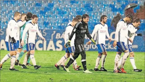  ??  ?? NUEVO TROPIEZO. El Zaragoza no pasó del empate frente al Barcelona B en la última jornada de la primera vuelta.