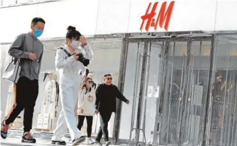  ?? REUTERS ?? Una tienda de la marca H&M en Pekín