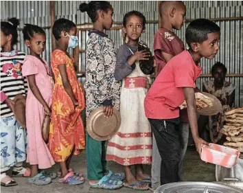  ?? AFP ?? 33 000 Kinder in der äthiopisch­en Region Tigray sind stark unterernäh­rt.