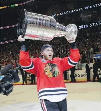  ?? THE ASSOCIATED PRESS/ FILES ?? Neighbours of Patrick Kane, who lives in Hamburg, N. Y., in the off- season, say police arrived at his lakefront property Sunday. Police won’t confirm the Chicago Blackhawks star is under investigat­ion.