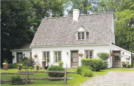  ?? PHOTOS: PERRY MASTROVITO ?? Looking antiquated with its one-of-a-kind wooden plank driveway, the house sits on a secluded lot among mature trees.