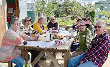  ?? ?? Mayor Annemarie McCabe, Kathy Olden, Garth Kennedy, Martyn Edwards, Peter Lennox, Bev Forster and David Baylis