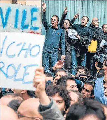  ?? GIORGIO COSULICH / GETTY IMAGES ?? Protestas contra la reelección de Napolitano como presidente el pasado abril en Roma