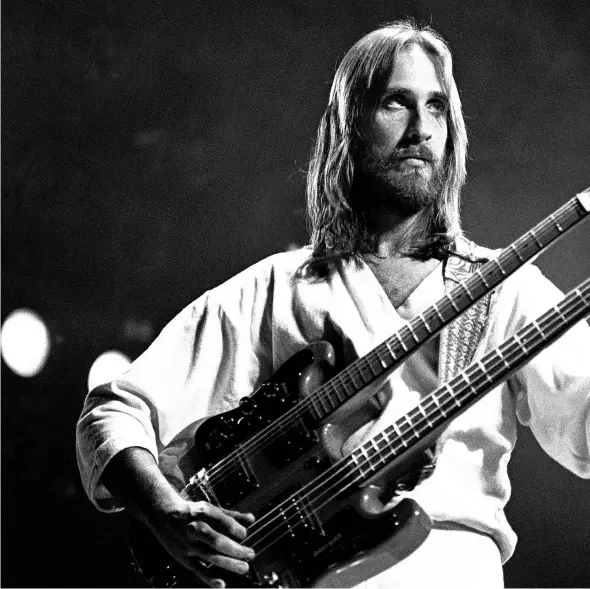  ??  ?? MIKE RUTHERFORD STICKS HIS NECK(S) OUT.